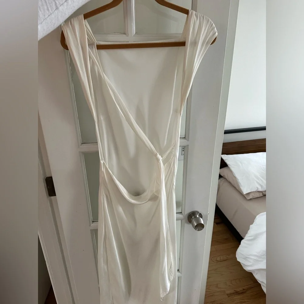 The Bar Max Dress in Blanc - Picture 5 of 8